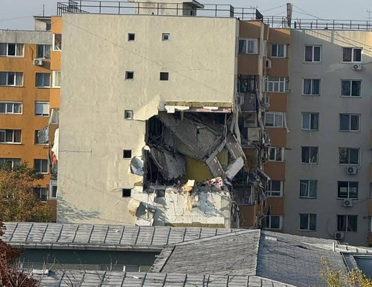 alerta ocoliti zona intervin pompierii si ambulantele mesaj pentru soferi dupa explozia puternica din blocul de langa liceul bolintineanu 68f1f46288efd