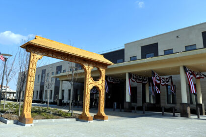 ambasada sua la bucuresti a ramas fara bani de facebook si ne anunta ca taie postarile daca ne dati credentiale postam noi se ofera centrul roman pentru afaceri europene 68dcf3b719517