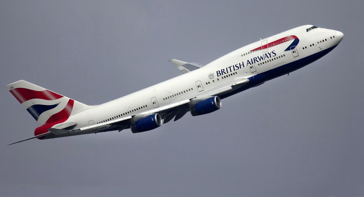 aterizare de urgenta la otopeni un avion british airways a fost deviat din cauza fumului la bord patru pasageri posibil