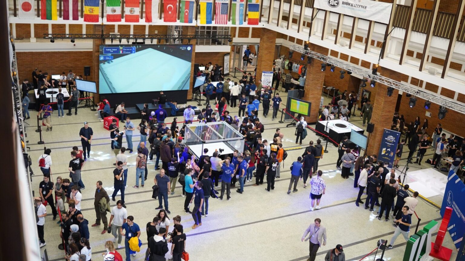 avem festival de roboti in weekend in bucuresti f09fa496 la robofest vor fi peste 1 200 de roboti vor dansa intra pe ring de sumo si alerga in curse de viteza 68ff677eccb2b