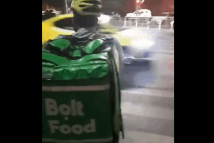 barbatul care a lovit un livrator din bangladesh pe motiv ca il considera invadator a fost trimis in judecata 68e6428020ed3