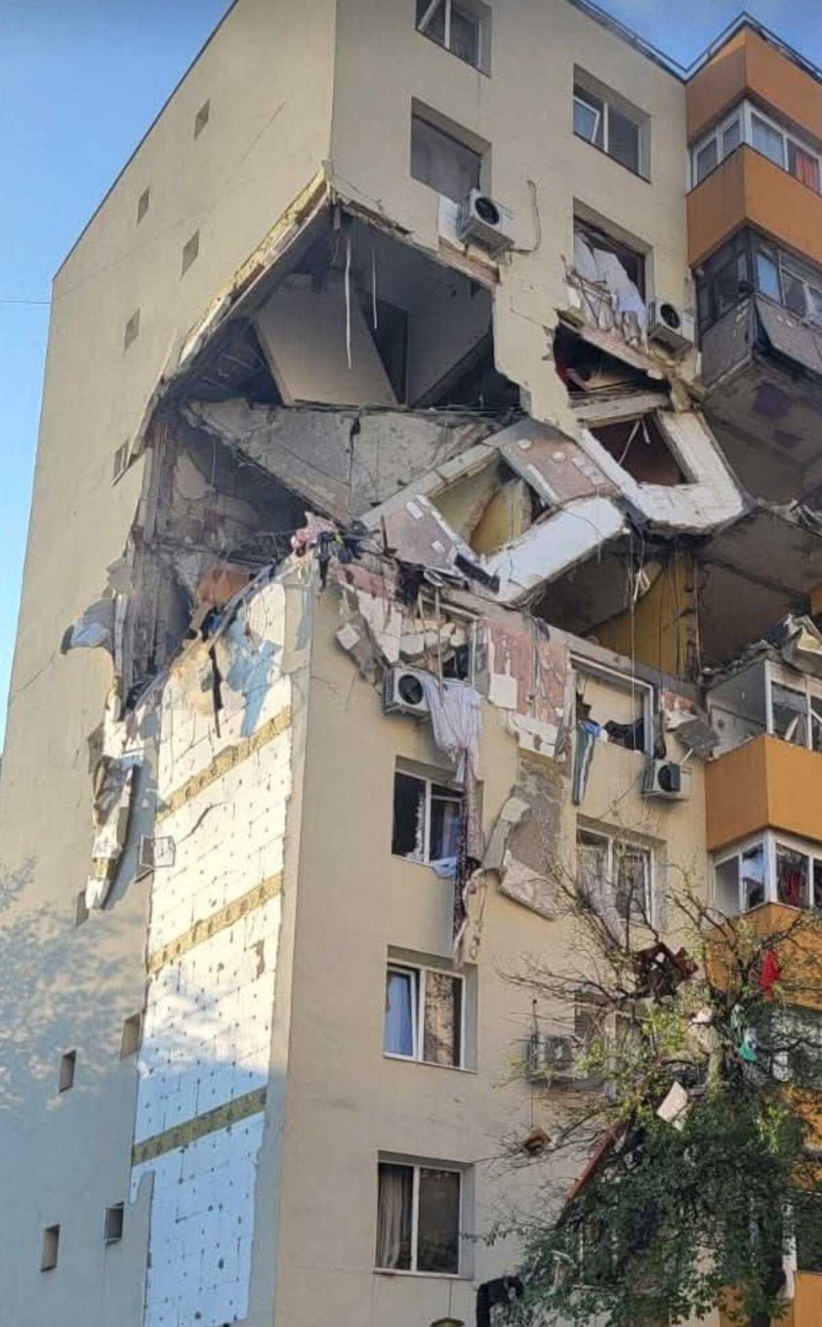 bolojan din primele estimari foarte probabil acest bloc nu va mai putea fi reabilitat si va trebui demolat 68f22129d4449