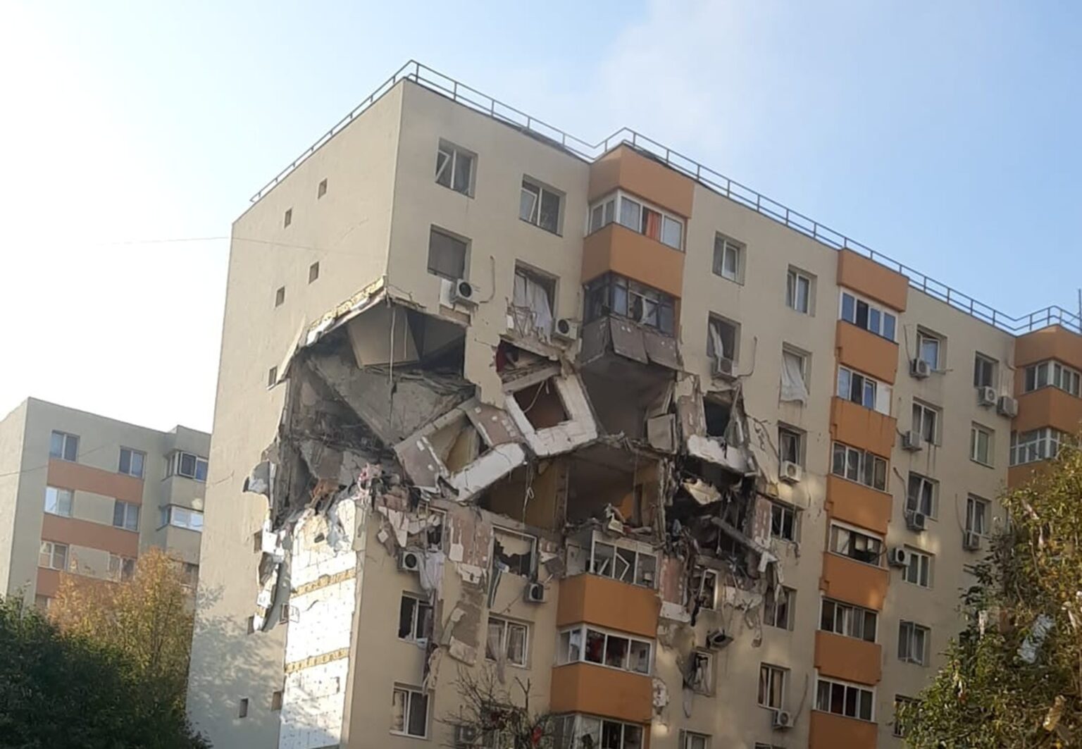 breaking explozie puternica intr un un bloc de pe calea rahovei in zona liceului bolintineanu planul rosu a fost activat update 68f1e636a8fce