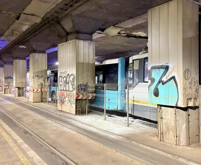 brigada rutiera cinci persoane ranite in urma unui accident dintre un tramvai si un autobuz in piata victoriei 68f27208886a9