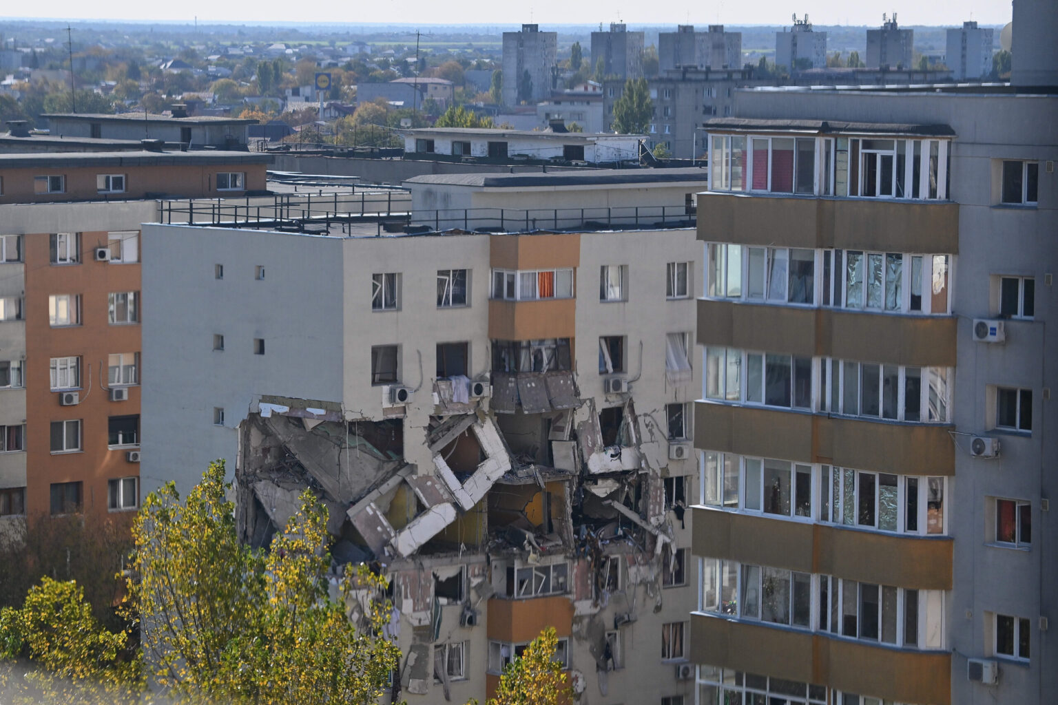 bucurestean din rahova aproape disperat stiti cand dau drumul la gaze distrigaz rebransarea se va face in etape peste 1 000 de familii fara gaze din cauza exploziei 68f5f942ee816