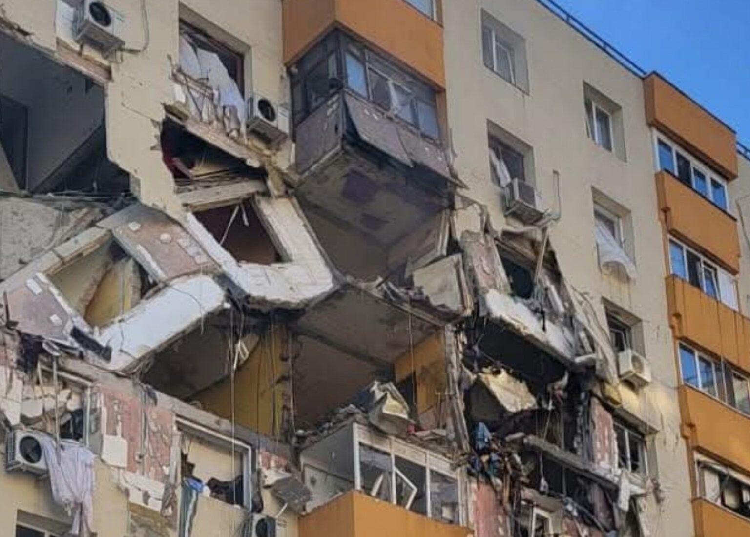 bucurestenii din blocul distrus de explozia din rahova pot ramane fara case dar cu rate la banca daca imobilul va fi demolat dreptul la proprietate va disparea 68ff4b21a1654