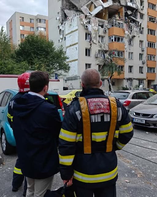 bujduveanu echipele primariei capitalei si dgasmb sunt in continuare in teren oferind sprijin direct persoanelor afectate de explozia din rahova 68f349b04a061