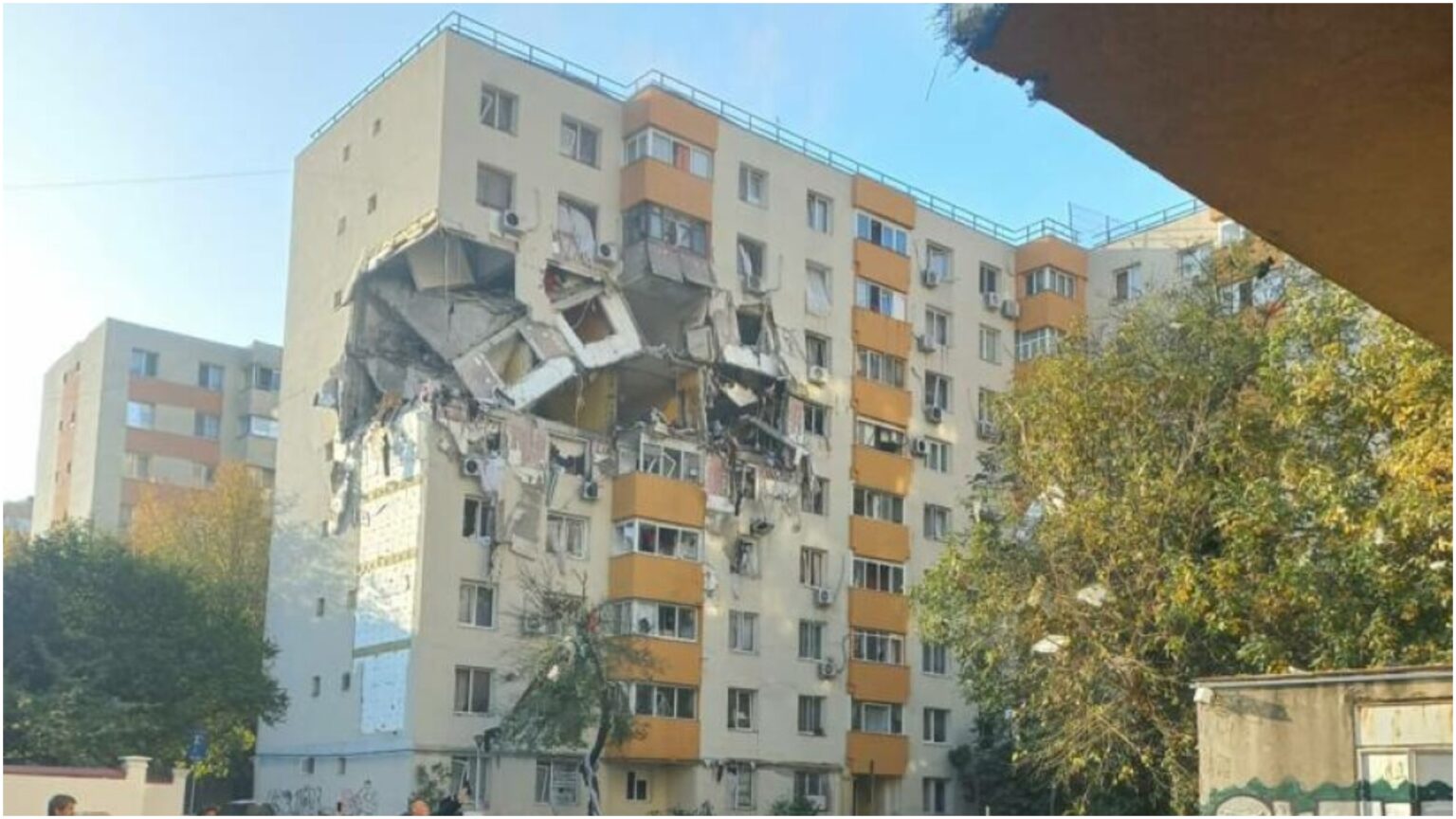 ce urmeaza dupa explozia din rahova locatarii sunt cazati o saptamana la hoteluri apoi mutati in apartamente isc se recomanda demolarea 68f49d04150f9