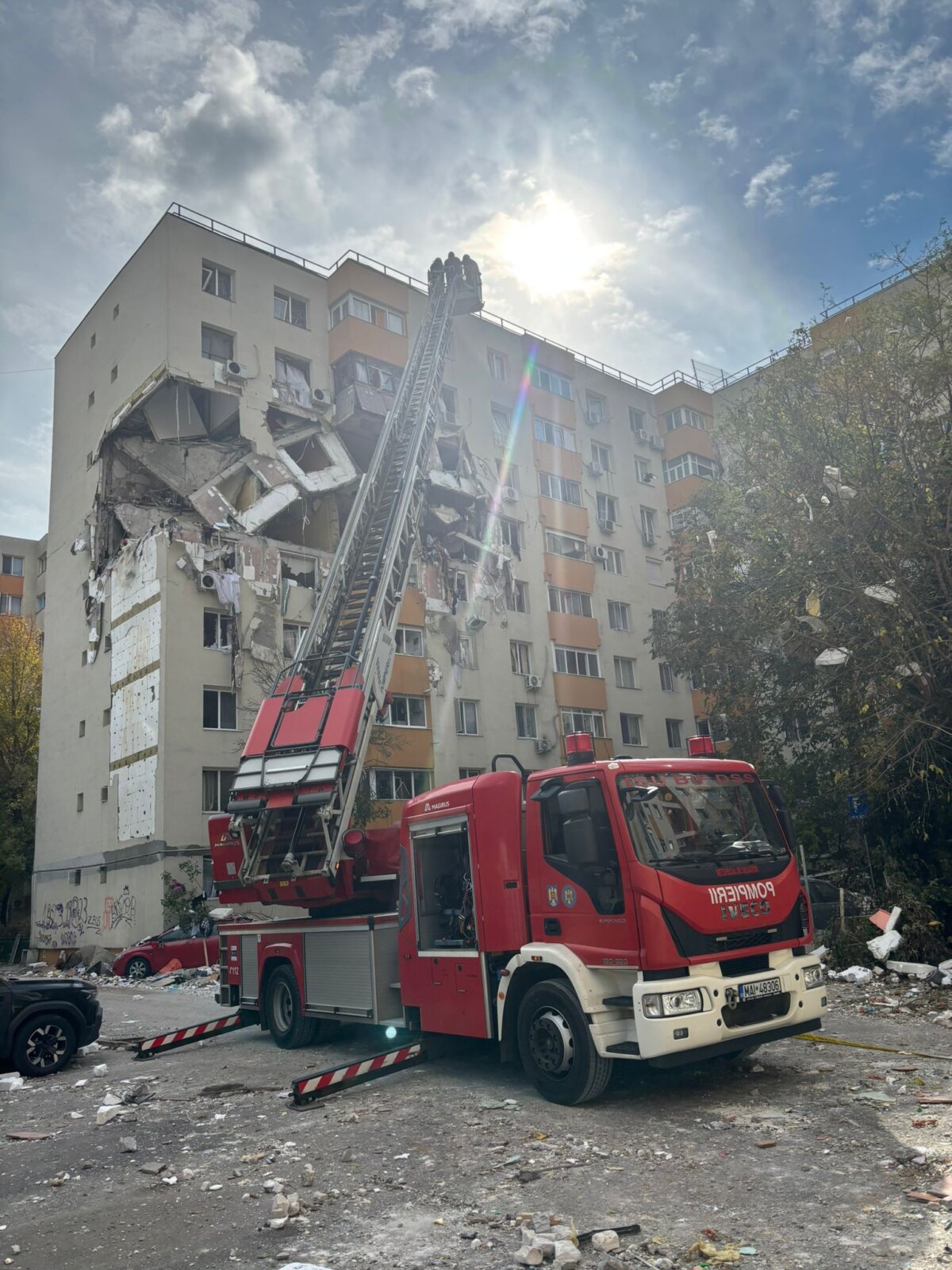 comitetul pentru situatii de urgenta al municipiului bucuresti se reuneste dupa explozia dintr un bloc de locuinte 68f39cd9f04d4