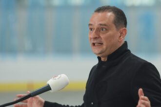 dentist primar de sector si acum candidat la pmb daniel baluta isi face autoportretul pe internet promite ca o sa ne trateze ca pe pacientii lui f09f9982 6900bd7f03a9d