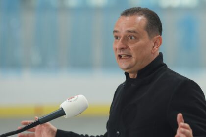 dentist primar de sector si acum candidat la pmb daniel baluta isi face autoportretul pe internet promite ca o sa ne trateze ca pe pacientii lui f09f9982 6900bd7f03a9d