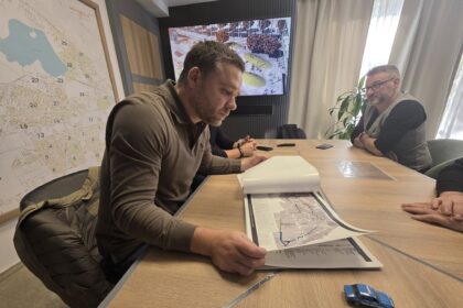 dl ciucu s a mutat din bucatarie in situation room de unde ne da o veste majora gata mi am facut temele pentru bucuresti stiu exact ce am de facut 69032835cd7d6