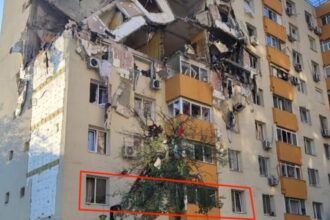 e sfasietor sa mi privesc bunicii incercand sa si adune puterile si sa mearga inainte despre doi batranei care au pierdut tot in explozia blocului din rahova 68fa17e5437be