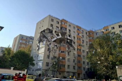 esential incepe demolarea blocului din rahova distrus de explozia devastatoare de vineri etajele superioare trebuie date la o parte ca sa nu cada toata cladirea 68f5cf0138fc1