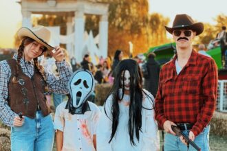 f09fa79fe29980efb88f cosplay pe lacul morii f09fa79bf09f8fbbe29980efb88f concurs si parada de costume de halloween la west side hallo fest festivalul de la s 68e3a4180f557