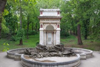 fantana cantacuzino din parcul carol va fi reparata daca indicatorii tehnico economici vor fi votati in sedinta cgmb de joi restaurarea ar urma sa coste 9 milioane de lei 68ff5940ae6a8
