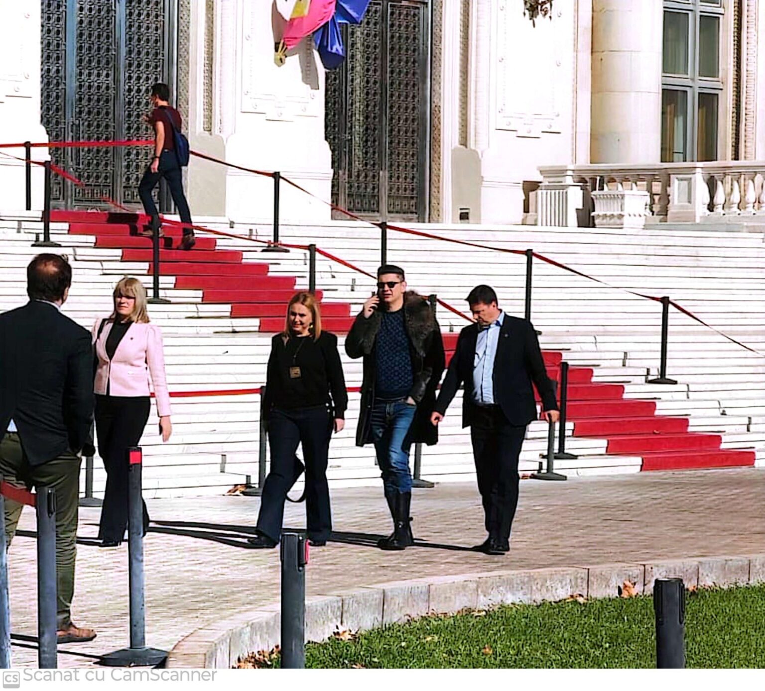 foto ce pune la cale luis lazarus astazi intalnire cu trei senatoare 690244092e13d