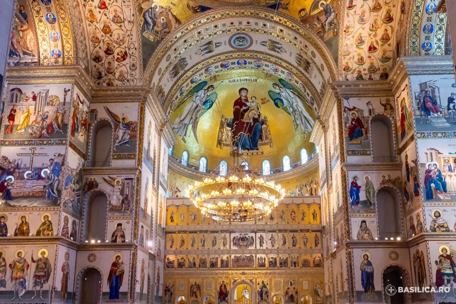 foto cum arata pe dinauntru catedrala mantuirii dupa ce a fost pregatita pentru sfintirea de duminica 2 500 de invitati oficiali si mii de pelerini vin la bucuresti 68f9ec584f766