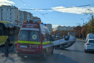 foto masina rasturnata pe banda 3 pe soseaua colentina accidentul in dreptul parcului plumbuita trafic deja ingreunat 6900a1507a4fc
