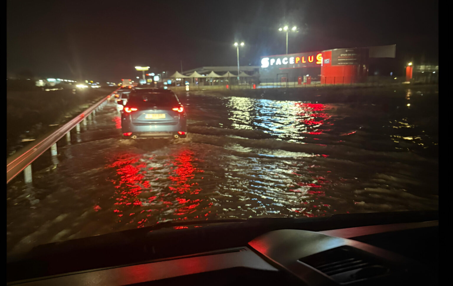 foto oceanul centura capitalei inundata intre chitila si rudeni blocaj total de dinainte de pod chitila de la prima ora 68e74ad150be4