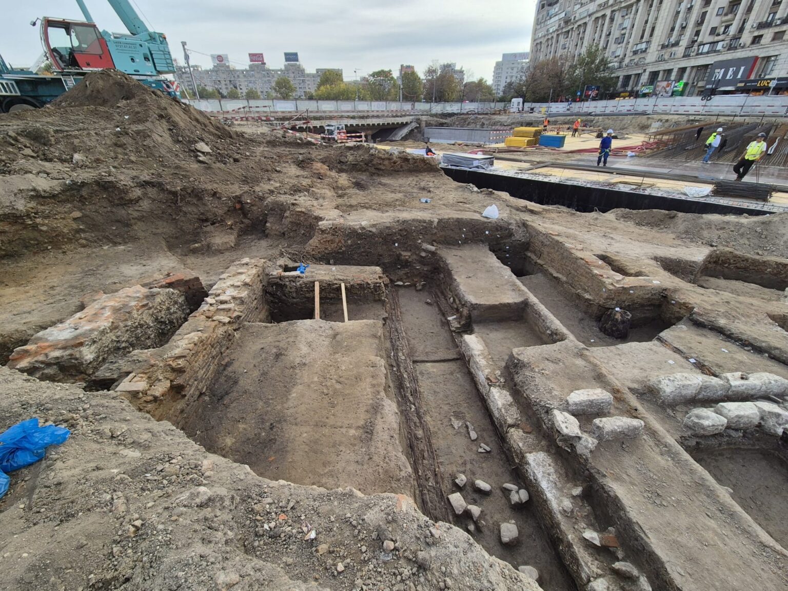 foto secretele vechiului sistem de canalizare din bucuresti adus la lumina de santierul de la planseul unirii de ce spun expertii ca este neobisnuit 68ff593328bf3