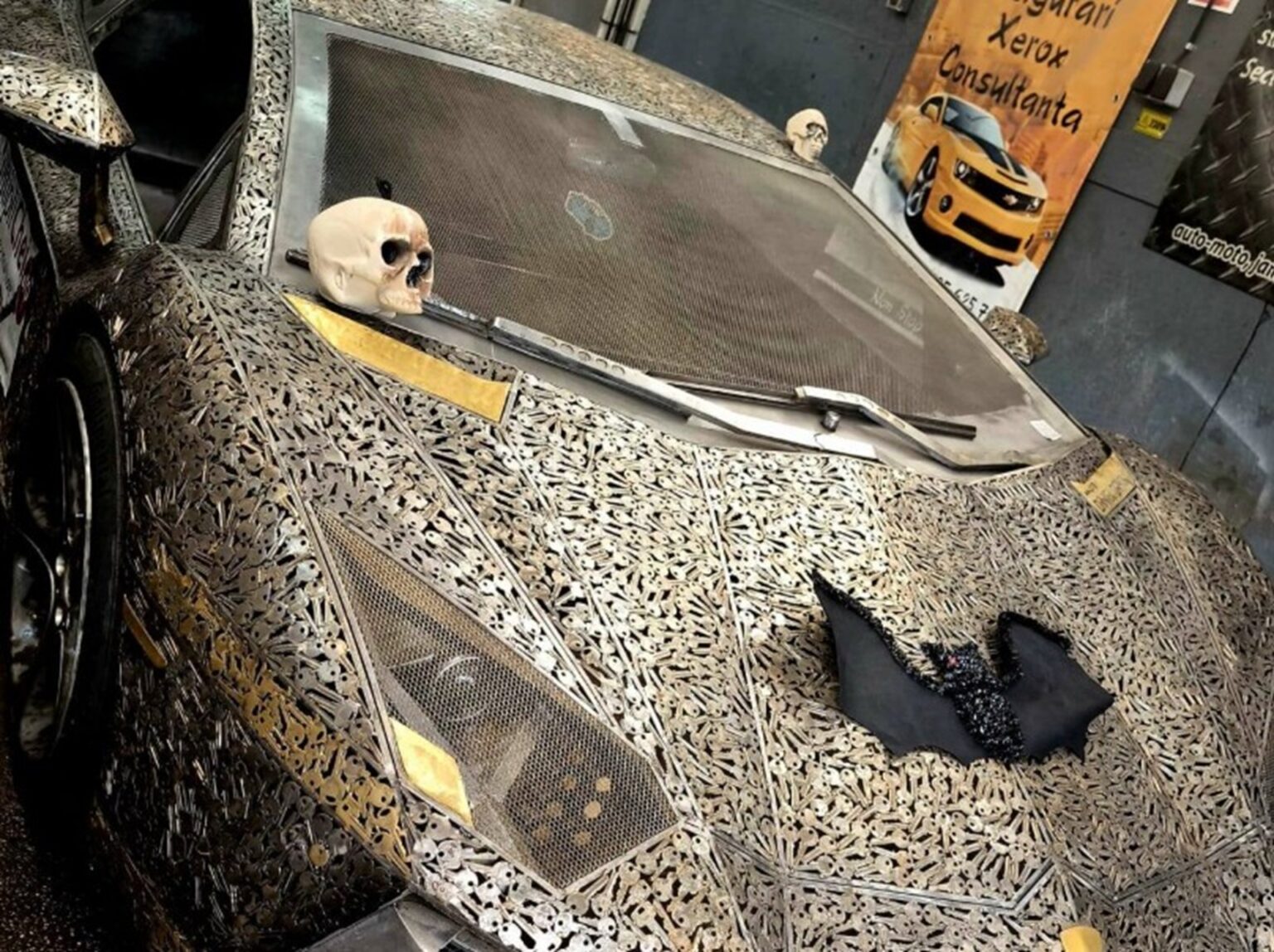 foto un lamborghini realizat din 10 000 de chei va fi expus la west side hallo fest este facut manual in marime naturala este unicat anunta ps6 68edf0c7c496e