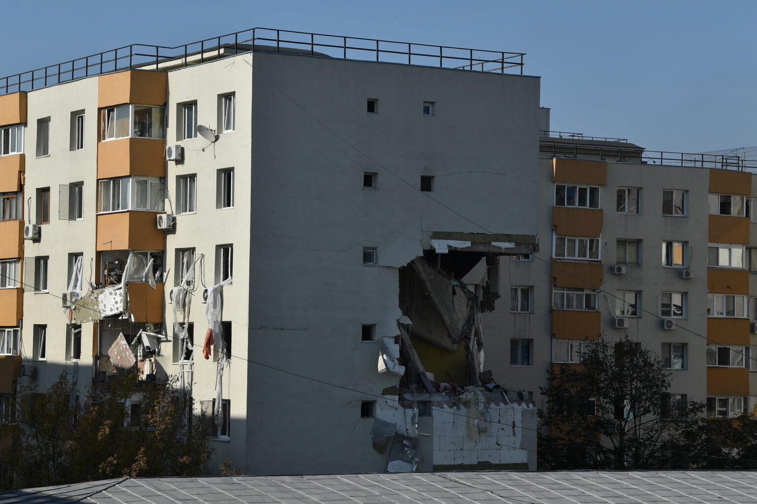 impresionant val de sprijin printre bucuresteni dupa explozia teribila din rahova oamenii se mobilieaza sa ajute oamenii afectati dar si animalutele lor 68f2115dea957