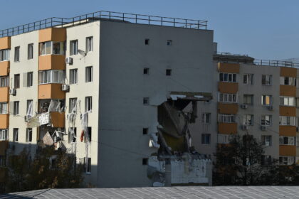 impresionant val de sprijin printre bucuresteni dupa explozia teribila din rahova oamenii se mobilieaza sa ajute oamenii afectati dar si animalutele lor 68f2115dea957