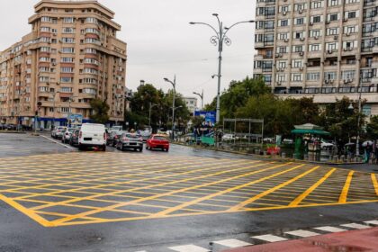 inovatia din piata victoriei marcajul galben nu blocati intersectia bujduveanu e o noua masura de fluidizare a traficului regula e simpla cine n o respecta amenda 68dea55aba40a