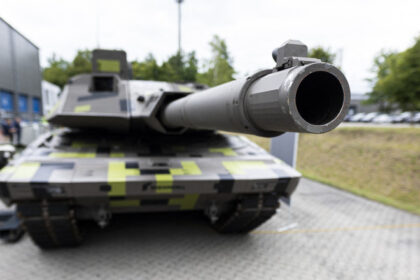 ionut mosteanu ministrul apararii organizam licitatie pentru 216 tancuri moderne conditia este sa fie fabricate in romania 68df8a1d87d93