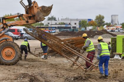 lucrari la drumul rotii din sectorul 6 s au montat piloni pentru structura de protectie a apeductului 68f729120eb1e