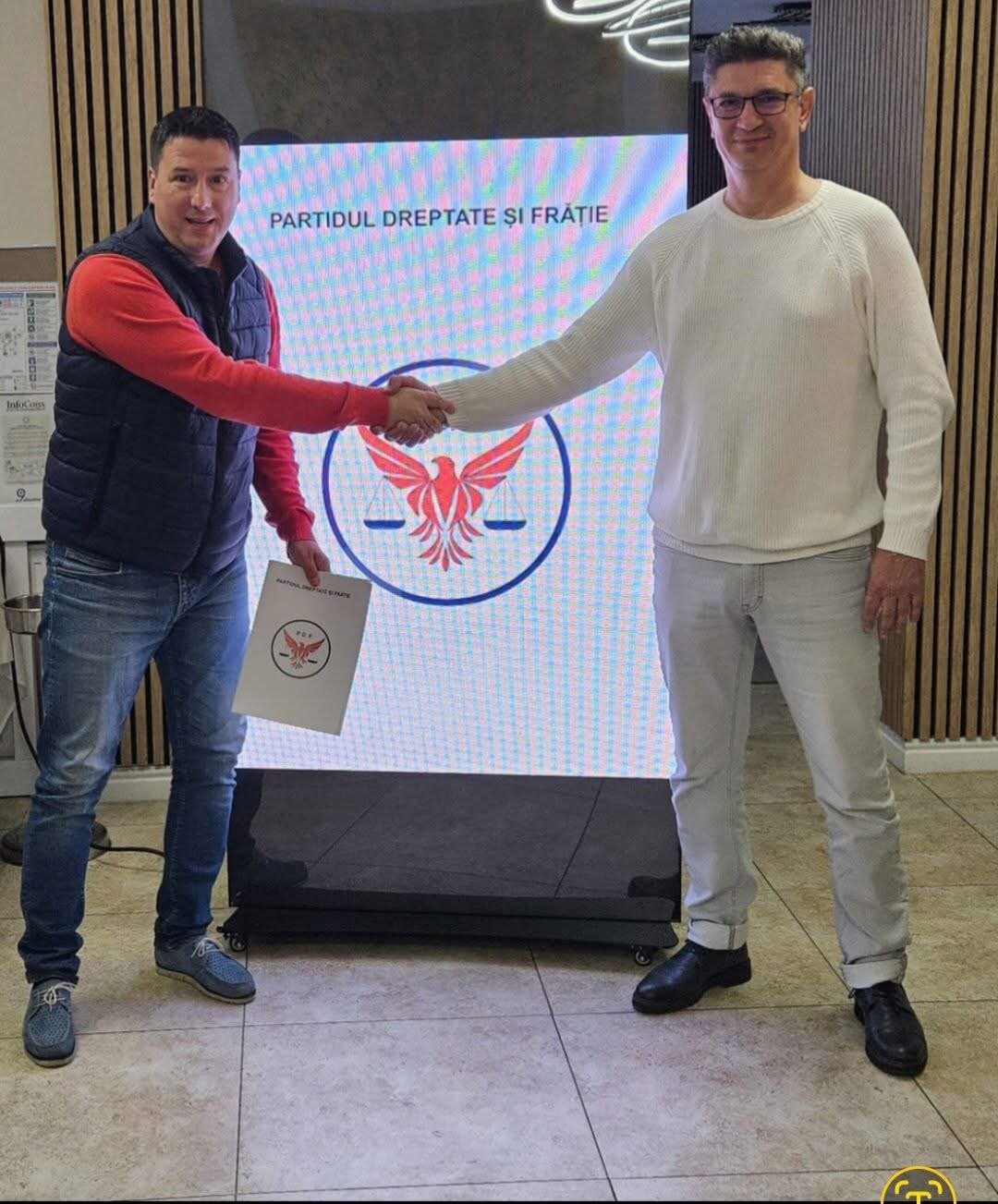 luis lazarus si a lansat propriul partid dreptate si fratie primii parlamentari i s au alaturat 68f734d34d4ce