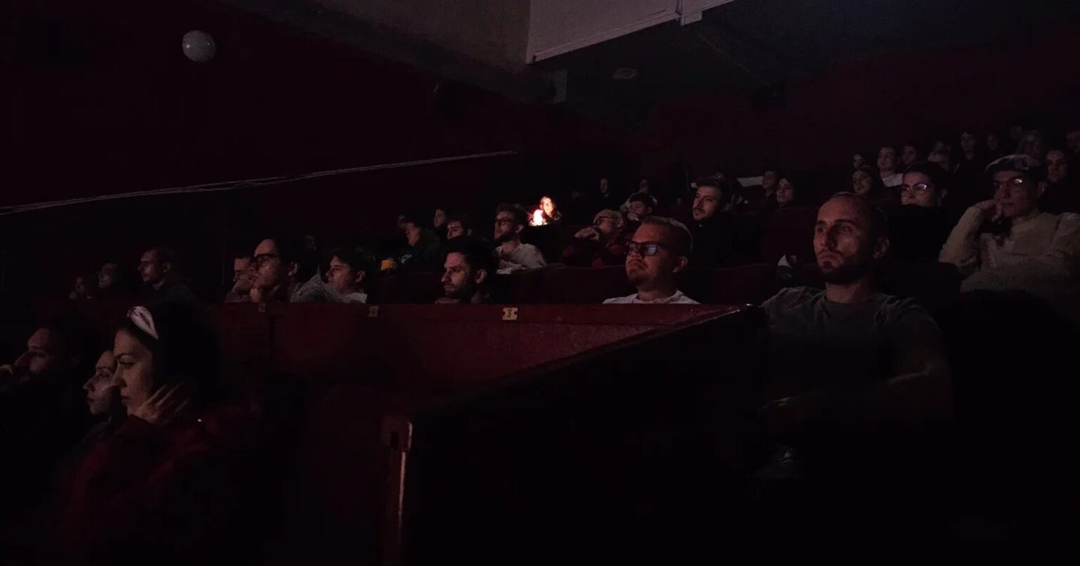 maraton de halloween la cinema europa f09fa79bf09f8fbbe29980efb88f cele 8 filme horror de la clasice din anii 60 si 70 pana la thrillere moderne pro 68ff3d4de804a