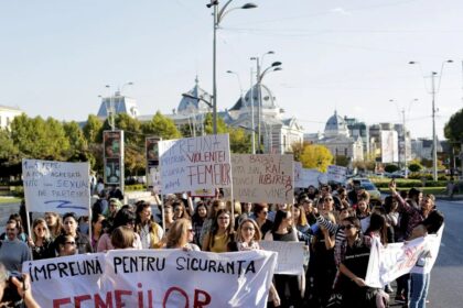 mars pentru siguranta femeilor astazi in bucuresti si alte orase din tara participantii din capitala se aduna in piata universitatii 68f4ba726b91b