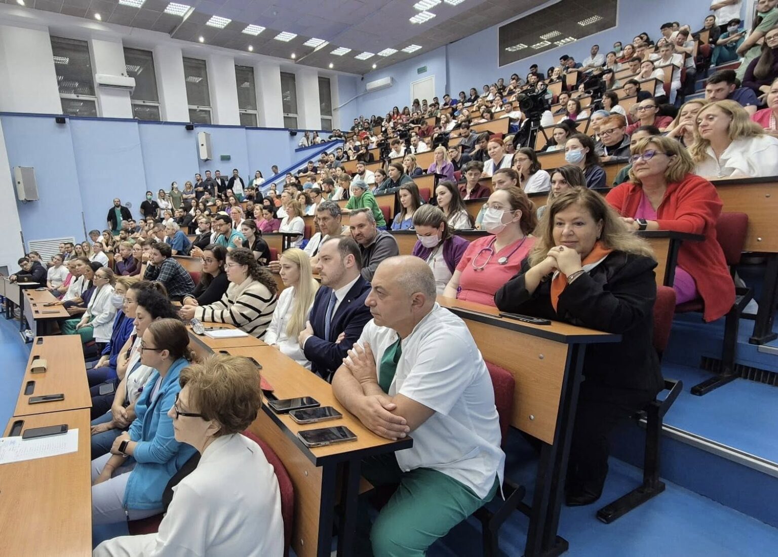 ministerul sanatatii 800 de medici romani vor fi formati pentru a oferi pacientilor oncologici sanse mai mari la viata 68ef6dbf181f9