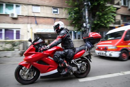 motociclistii ar putea circula pe benzile unice stb un proiect care permite asta a fost adoptat tacit de senat dar decizia finala e la camera deputatilor 6901e4c62c714