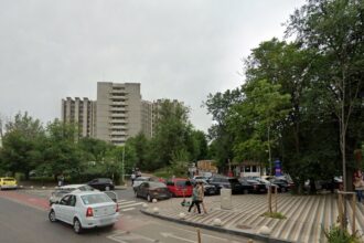 nou episod de violenta extrema in strada in bucuresti un barbat a lovit cu masina un altul care a vrut sa il impiedice sa parcheze neregulamentar in fata la universitar 68dfa5b9a4c0a