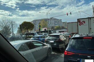 o noua zi de vineri cu trafic de cosmar pe bd iuliu maniu sofer de 15 minute nu se misca nimic 68fb858d90ebd