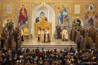 patriarhia romana accesul pelerinilor in sfantul altar al catedralei nationale nu a fost oprit 69037f46d26e0