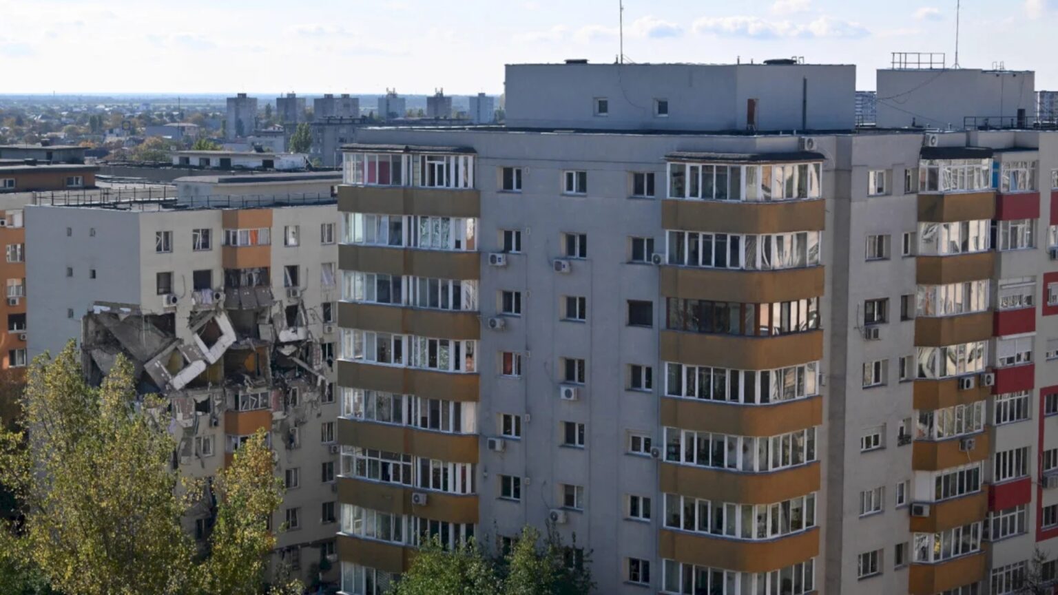 peste 140 de familii din blocul din rahova distrus de explozie locuiesc si azi in camere de hotel cu bani de la pmb pentru alte 37 s au gasit chirii 6900da83ba8e6