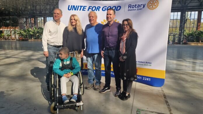 peste 20 de copii cu dizabilitati din sectorul 3 au primit scaune rulante personalizate 68f9cae758a9f