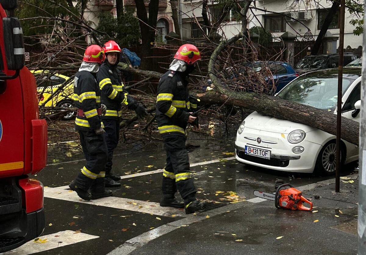 peste 60 de interventii ale pompierilor in bucuresti si ilfov din cauza ploilor torentiale 68e61726833cc