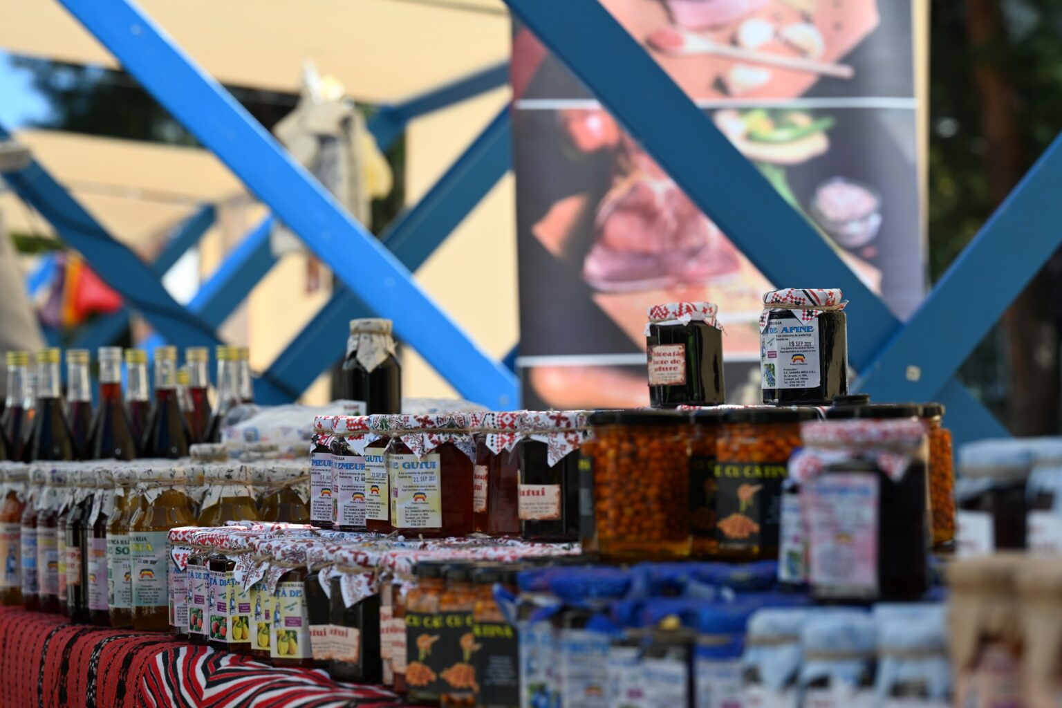 piata volanta pe bulevardul banu manta in acest weekend 18 producatori locali vin cu branzeturi carne muraturi fructe si legume 68e92f3ca223e