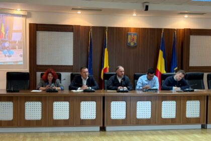 primaria sectorului 2 echipajele noastre sunt deja in teren si actioneaza preventiv in zonele cu risc de acumulare a apei 68e4f4865fd37