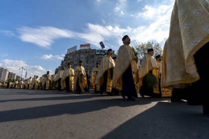 procesiunea calea sfintilor blocheaza acum 6 linii stb nu se circula pe bulevardul regina maria 68f9fa5dadc39
