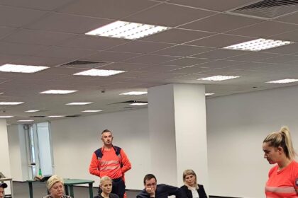 reprezentantii ai institutiilor publice din subordinea primariei capitalei au participat la o noua sesiune de cursuri de prim ajutor 68f1ce0421f7e