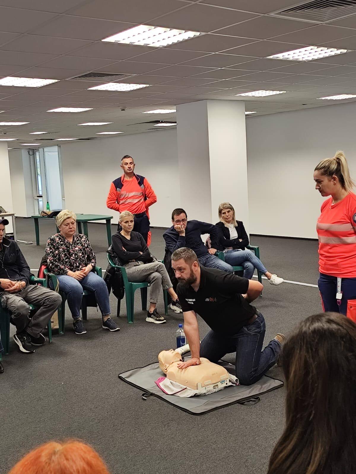 reprezentantii ai institutiilor publice din subordinea primariei capitalei au participat la o noua sesiune de cursuri de prim ajutor 68f1ce0421f7e