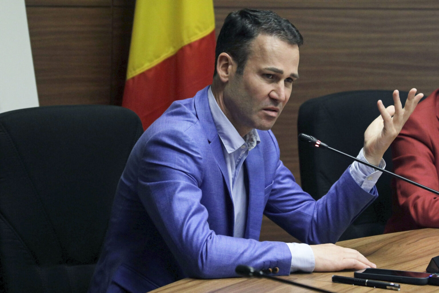 robert negoita este de acord cu concedierile din administratie a dat exemplu de buna practica primaria s3 lucreaza doar cu 240 de persoane din 855 68f1e643dc320