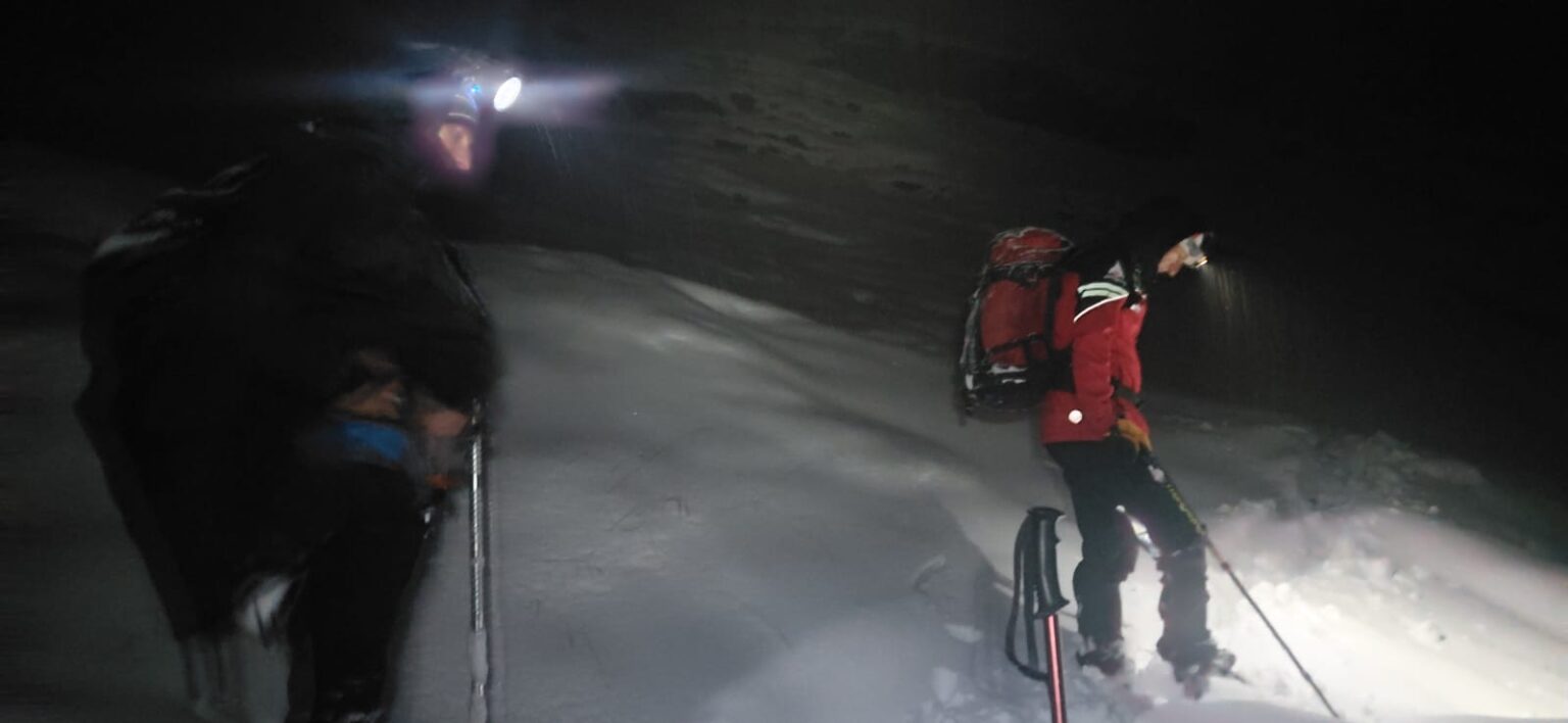 sibiu un turist din bucuresti salvat de echipele salvamont in muntii fagarasanului 68df7b64ae137