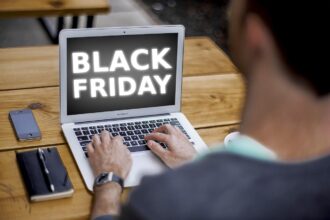 sondaj patru din zece romani vor reduce bugetul de black friday iar 2 din 10 nu vor cumpara nimic 68fb3adbc0c48